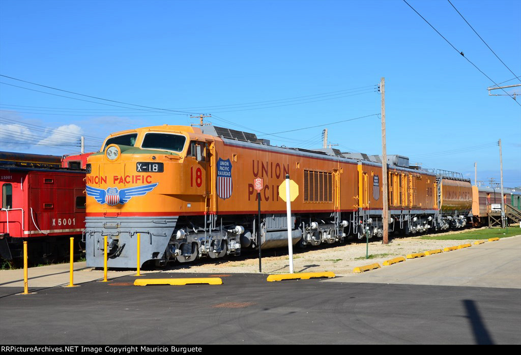 Union Pacific 8500 GTEL Turbine A, B unit and Tender